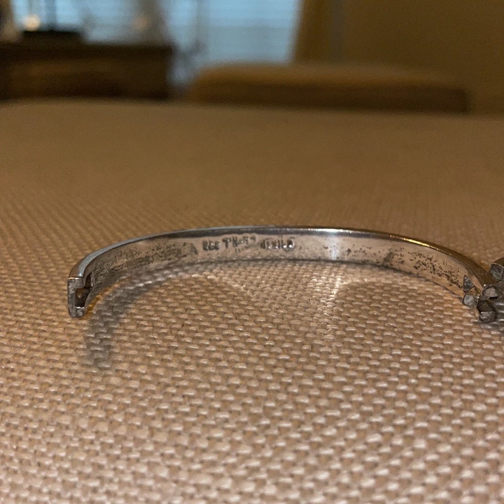 Sterling silver bangle with hinge light closure - Picture 4 of 5